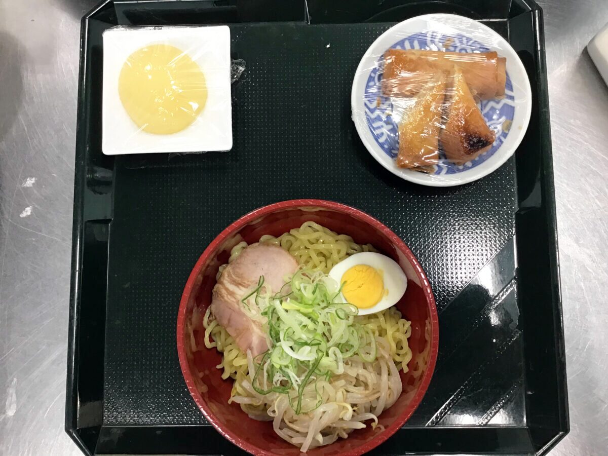 写真：給食 ラーメン